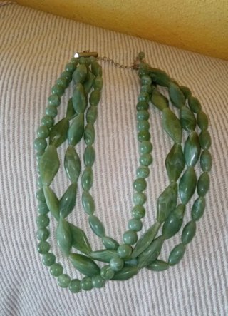 Gargantilla verde