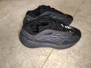 Adidas Yeezy 700 Talla 37 Nuevas
