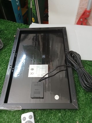 Faro solare con telecomando e pannello da 400W