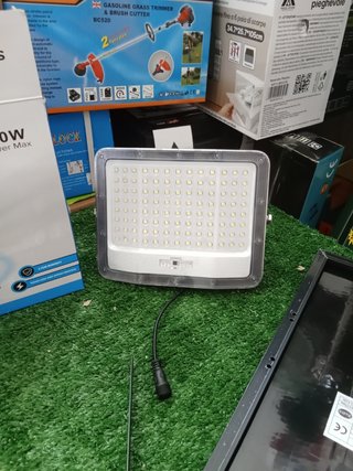 Faro solare con telecomando e pannello da 400W