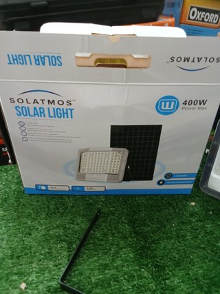 Faro solare con telecomando e pannello da 400W