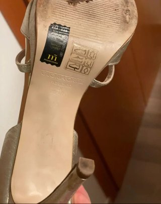 Zapatos de tacón Gloria Ortiz dorados talla 41