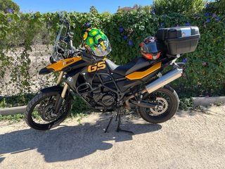 BMW F800GS Adventure Moto Negra y Naranja