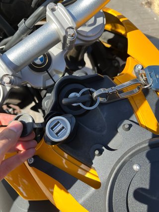 BMW F800GS Adventure Moto Negra y Naranja