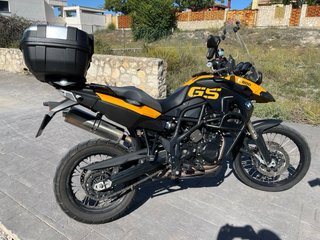 BMW F800GS Adventure Moto Negra y Naranja