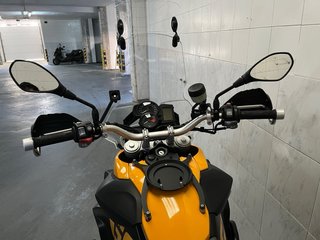 BMW F800GS Adventure Moto Negra y Naranja