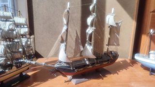 Maquetas de barcos veleros de madera URGE