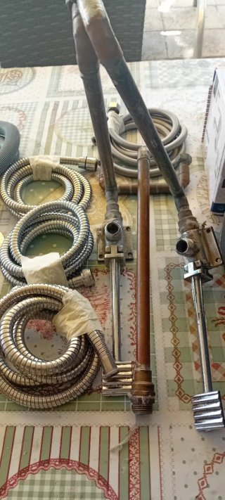 Lote fontanería: mangueras, grifos y más