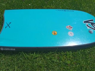 Tavola da bodyboard blu con pinne PrIDE vulcan