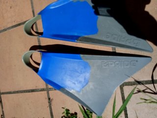 Tavola da bodyboard blu con pinne PrIDE vulcan