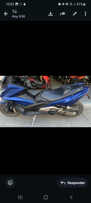 Kymco AK 550 Azul Maxi Scooter