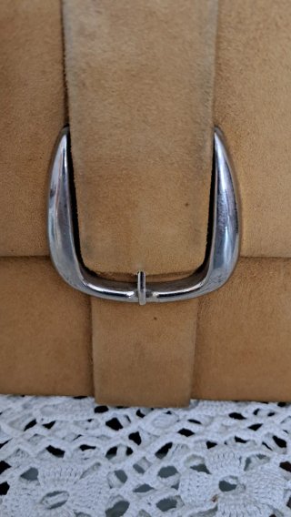 Bolso vintage ante crema con hebilla
