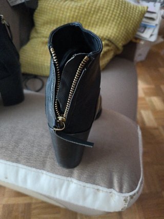Botines negros de tacón