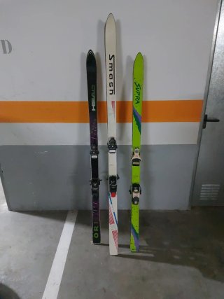 Tres pares de esquís