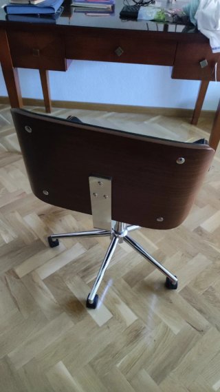 Silla de estudio negra y marrón