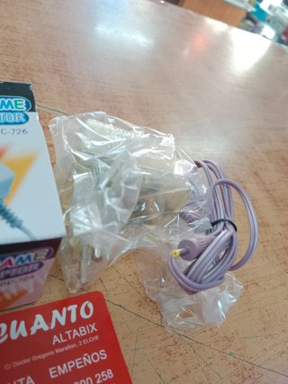 CABLES FUENTE ALIMENTACIÓN GAME BOY COLOR SIN USAR