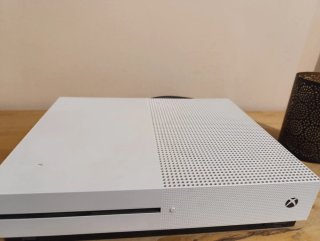 Xbox One series S 1TB + Red Dead Redemption