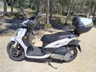 Moto Scooter SYM 125cc Blanca Automática