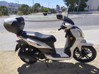 Moto Scooter SYM 125cc Blanca Automática