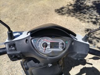 Moto Scooter SYM 125cc Blanca Automática