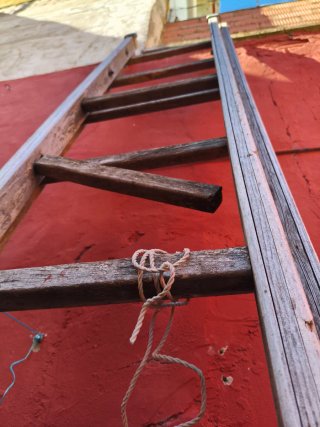 Escalera de madera para restaurar