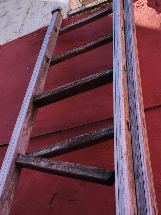 Escalera de madera para restaurar