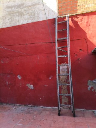 Escalera de madera para restaurar