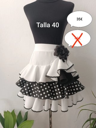 Falda flamenca talla 40 TIENE COSTURA P/AGRANDAR