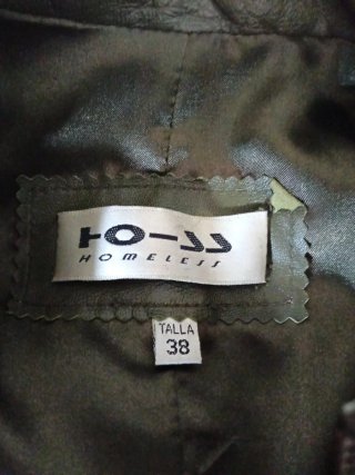 Chaqueta de cuero verde de la marca Hoss Intropia