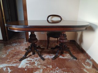 Mesa de madera extensible y 6 sillas