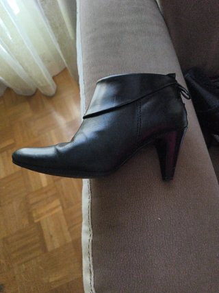 Botines negros de piel