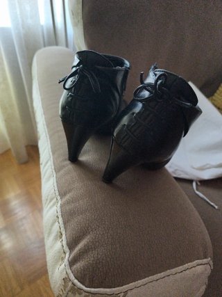 Botines negros de piel