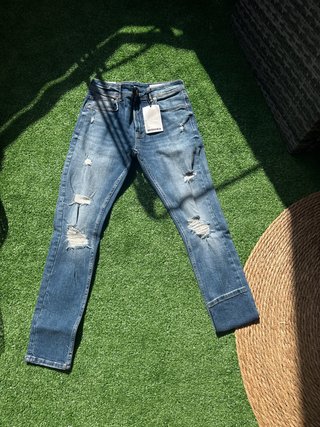 Pantalón vaquero Bershka desgastado