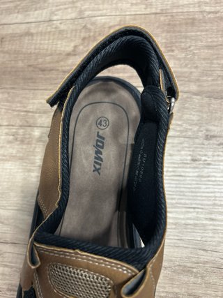 Sandalias Marrones y Negras