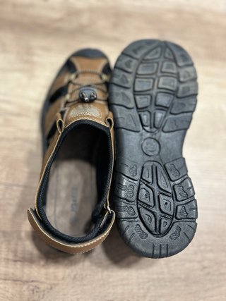 Sandalias Marrones y Negras