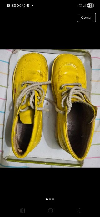 Botines kickers teñidos en amarillo