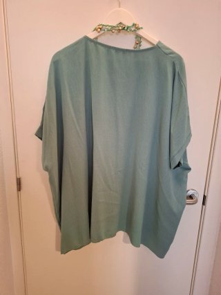 Blusa verde talla única con collar