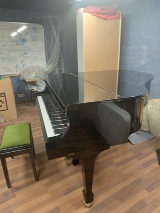 Piano de cola colín