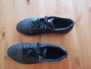Zapatillas fútbol sala niño negras