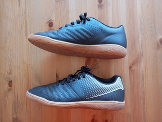 Zapatillas fútbol sala niño negras