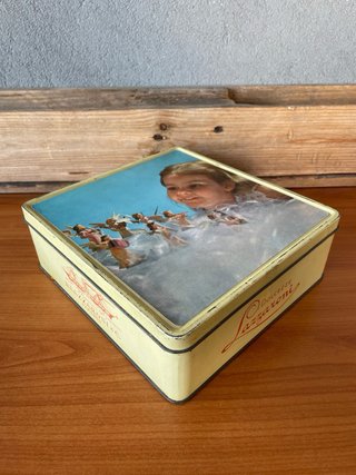 Scatola latta vintage Dolcezze Lazzaroni bambina