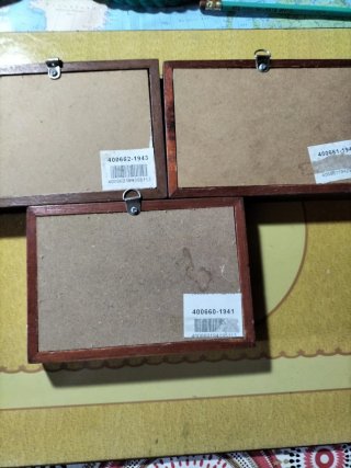 Set di tre vetrine decorative con motivi di caccia e musica
