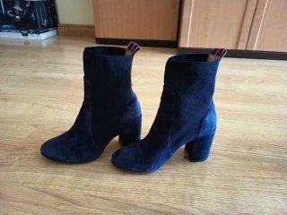 Botines de tacón azul marino