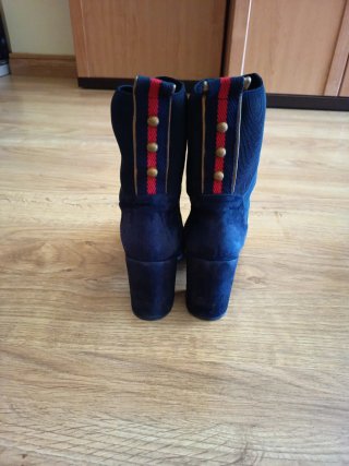 Botines de tacón azul marino