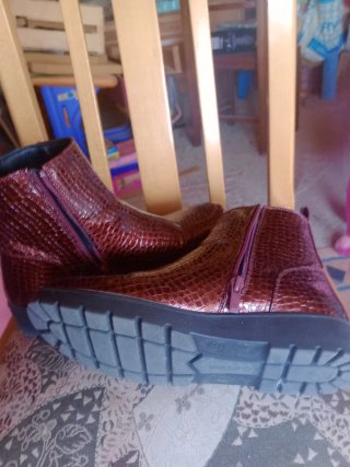 Botines granate piel serpiente talla 38