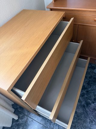 Cómoda de madera con 3 cajones
