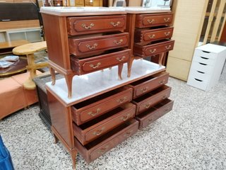 CONJUNTO COMODA CON MESITAS CLASICAS