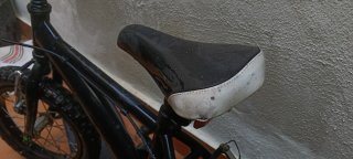 Bicicleta infantil negra