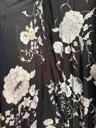 Kimono antiguo bordado negro y plata