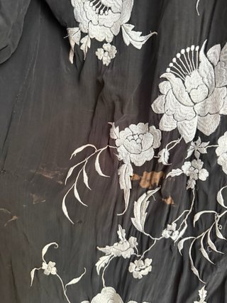 Kimono antiguo bordado negro y plata